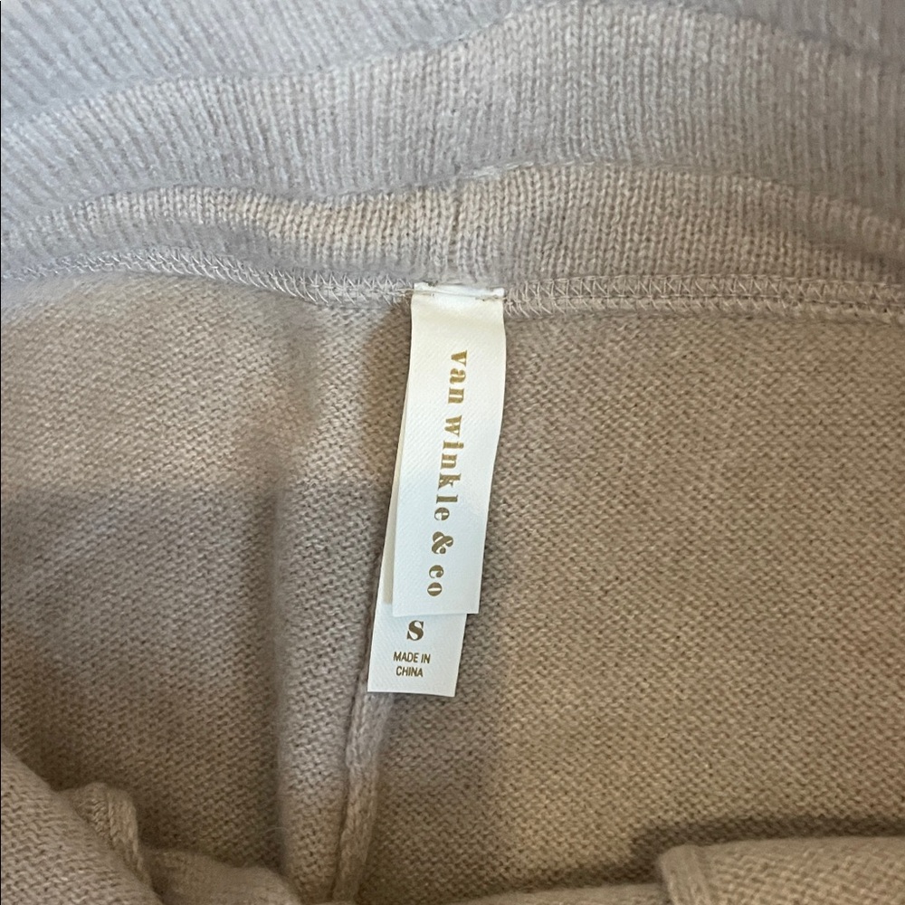 Women’s Van Winkle & Co Cashmere Joggers - Picture 3 of 3